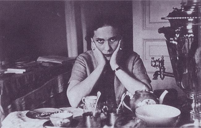 Лиля Брик: Её Лиличество на фоне Люциферова века