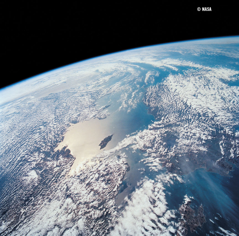 Назад на Землю. Что мне открыла жизнь в космосе о нашей родной планете и о миссии по защите Земли Назад на Землю. Что мне открыла жизнь в космосе о нашей родной планете и о миссии по защите Земли