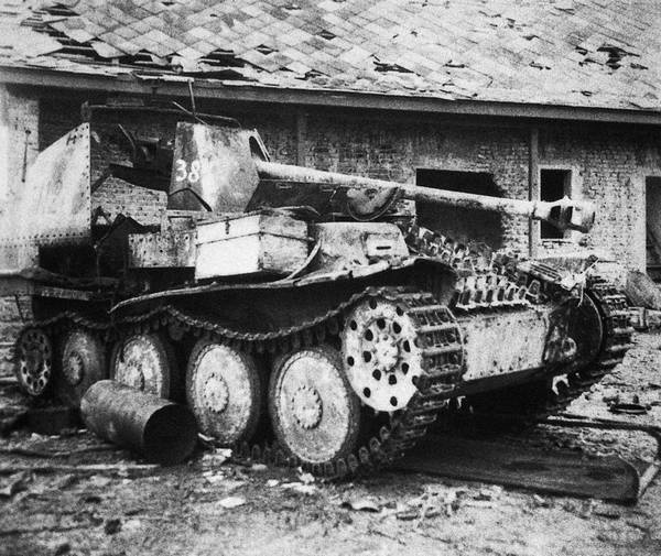 Последние контрудары Гитлера. Разгром Панцерваффе Последние контрудары Гитлера. Разгром Панцерваффе