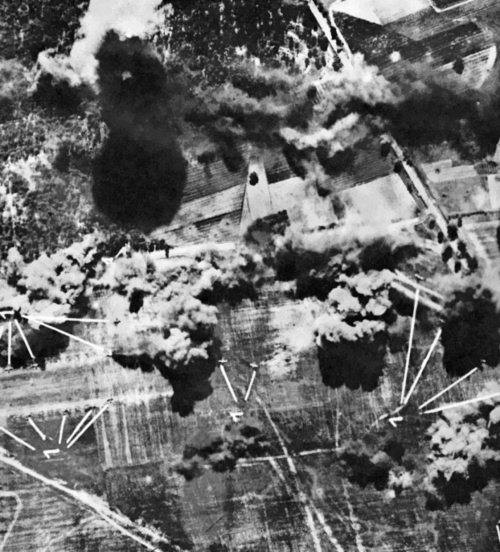 Истребители. "Прикрой, атакую!"