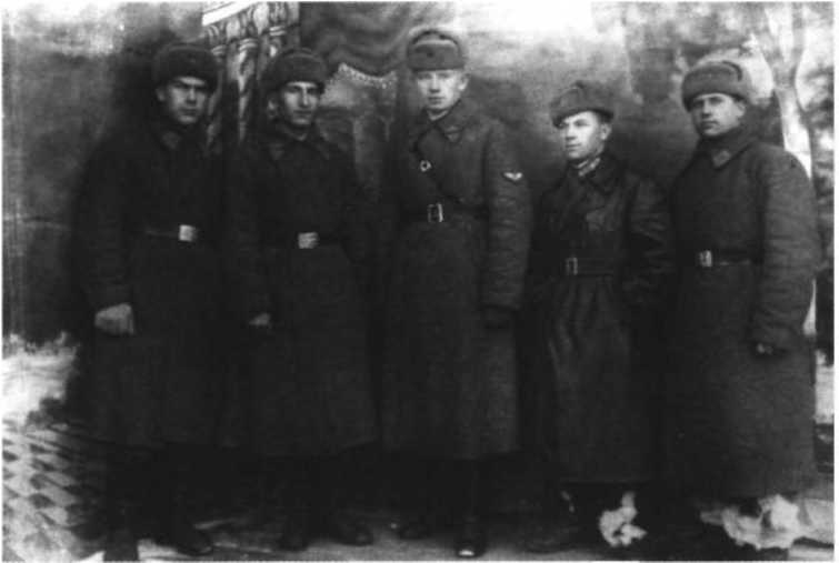 Я дрался с асами люфтваффе. На смену павшим. 1943-1945 Я дрался с асами люфтваффе. На смену павшим. 1943-1945