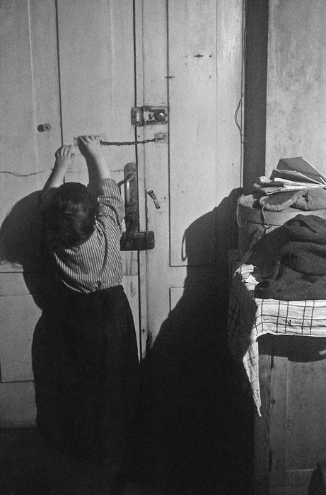 Счастливая девочка растет