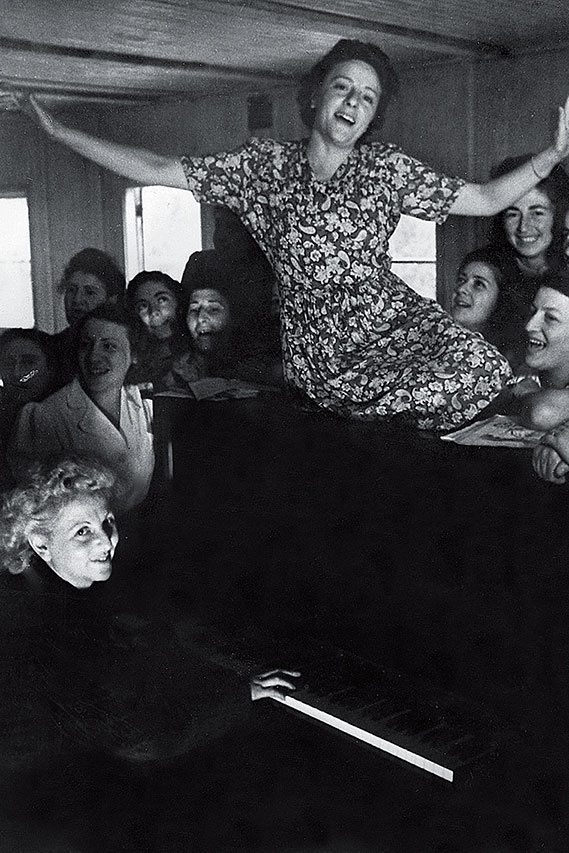 Танцующая в Аушвице Танцующая в Аушвице