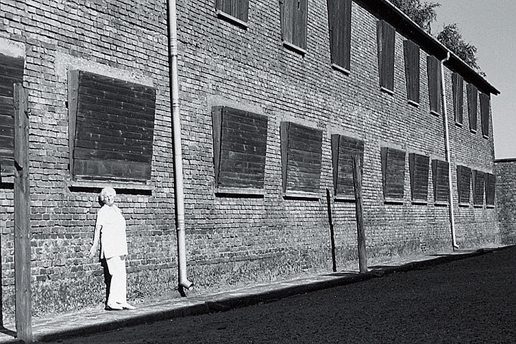 Танцующая в Аушвице Танцующая в Аушвице