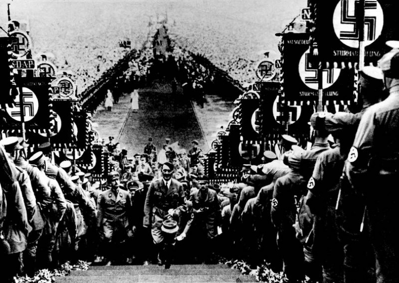 Темная харизма Адольфа Гитлера. Ведущий миллионы в пропасть Темная харизма Адольфа Гитлера. Ведущий миллионы в пропасть