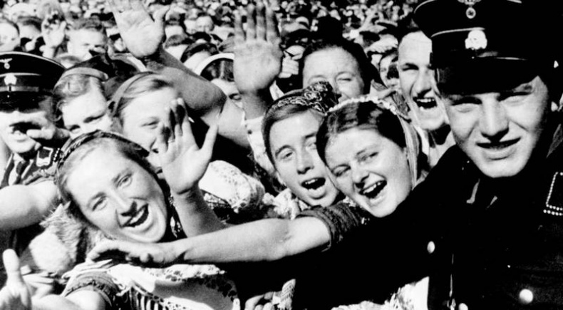 Темная харизма Адольфа Гитлера. Ведущий миллионы в пропасть Темная харизма Адольфа Гитлера. Ведущий миллионы в пропасть