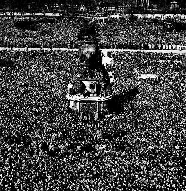 Темная харизма Адольфа Гитлера. Ведущий миллионы в пропасть Темная харизма Адольфа Гитлера. Ведущий миллионы в пропасть