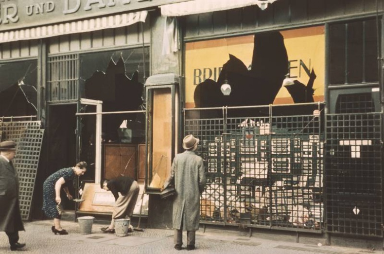 Темная харизма Адольфа Гитлера. Ведущий миллионы в пропасть Темная харизма Адольфа Гитлера. Ведущий миллионы в пропасть