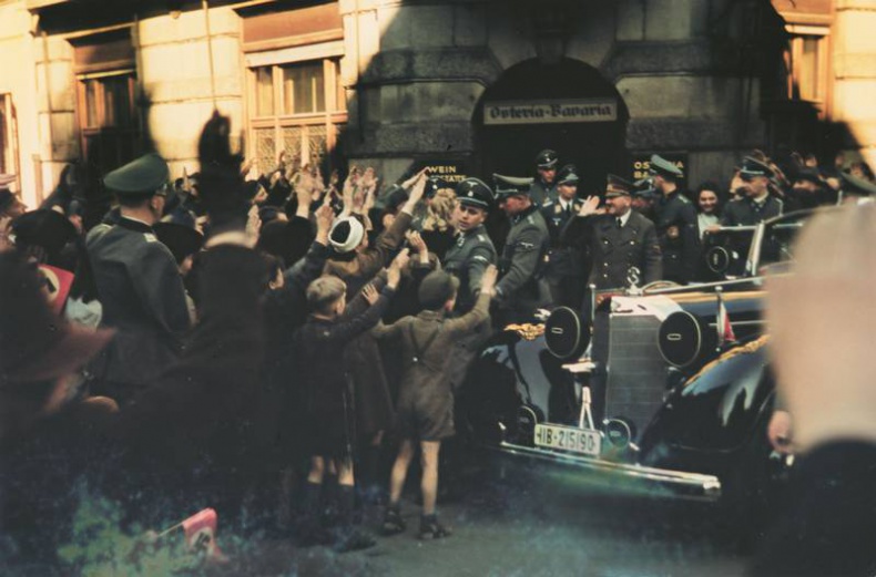 Темная харизма Адольфа Гитлера. Ведущий миллионы в пропасть Темная харизма Адольфа Гитлера. Ведущий миллионы в пропасть