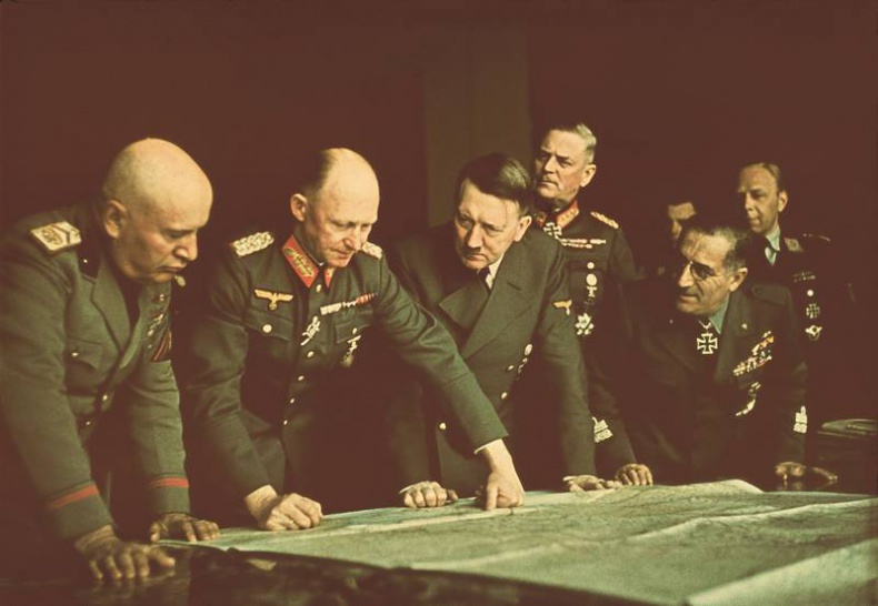 Темная харизма Адольфа Гитлера. Ведущий миллионы в пропасть Темная харизма Адольфа Гитлера. Ведущий миллионы в пропасть