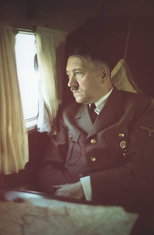 Темная харизма Адольфа Гитлера. Ведущий миллионы в пропасть Темная харизма Адольфа Гитлера. Ведущий миллионы в пропасть