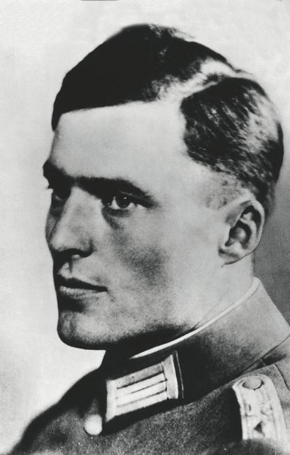 Темная харизма Адольфа Гитлера. Ведущий миллионы в пропасть Темная харизма Адольфа Гитлера. Ведущий миллионы в пропасть