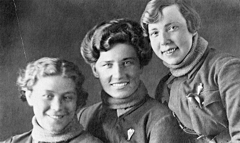 Защищая Родину. Летчицы Великой Отечественной Защищая Родину. Летчицы Великой Отечественной