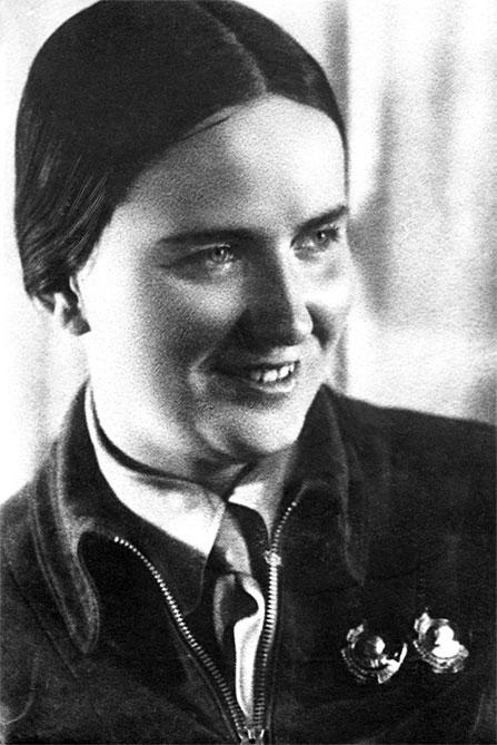 Защищая Родину. Летчицы Великой Отечественной Защищая Родину. Летчицы Великой Отечественной