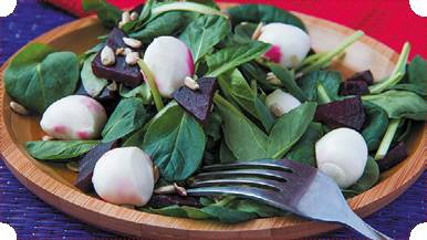 Холодные и теплые салаты. Мясные, рыбные, овощные, корейские, постные + 50 салатных заправок