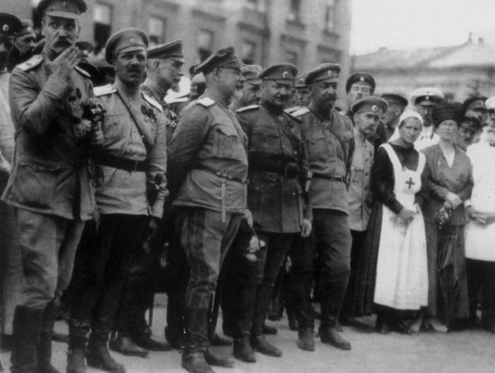 Три цвета знамени. Генералы и комиссары. 1914-1921 Три цвета знамени. Генералы и комиссары. 1914-1921