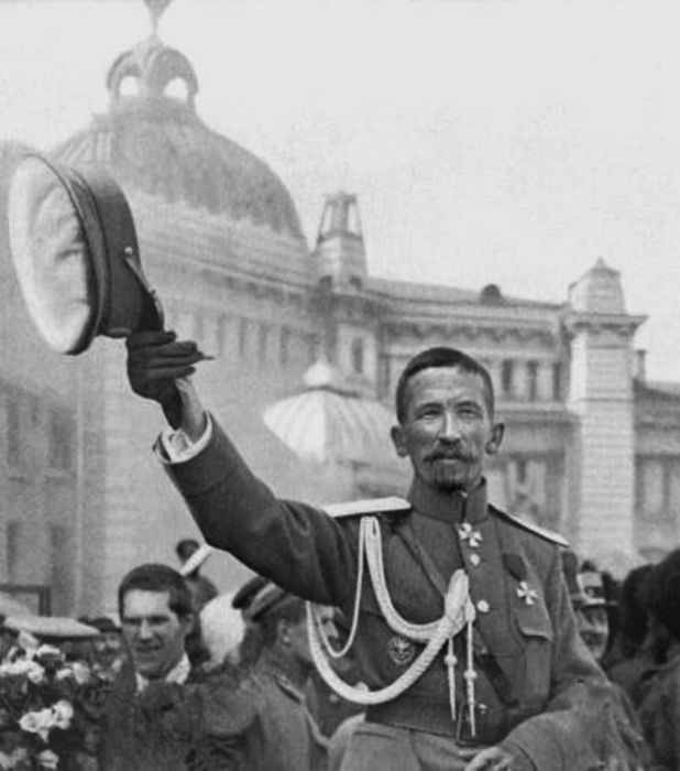 Три цвета знамени. Генералы и комиссары. 1914-1921 Три цвета знамени. Генералы и комиссары. 1914-1921