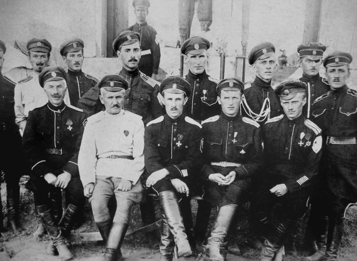 Три цвета знамени. Генералы и комиссары. 1914-1921 Три цвета знамени. Генералы и комиссары. 1914-1921