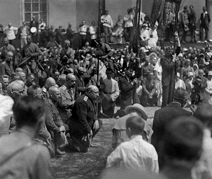 Три цвета знамени. Генералы и комиссары. 1914-1921 Три цвета знамени. Генералы и комиссары. 1914-1921