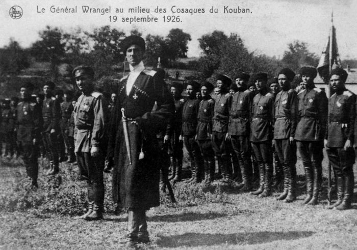 Три цвета знамени. Генералы и комиссары. 1914-1921 Три цвета знамени. Генералы и комиссары. 1914-1921