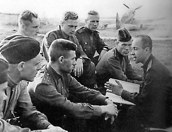 На перехват! Летная книжка "сталинского сокола" На перехват! Летная книжка "сталинского сокола"