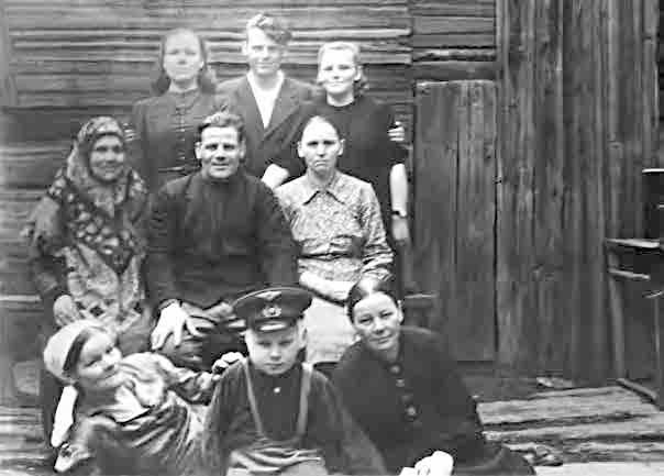 С трудом о прошлом, о былом. Очерки о жителях д. Верхние Таволги