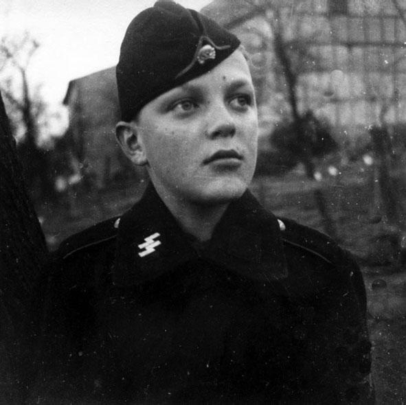 12-я танковая дивизия СС «Гитлерюгенд» 12-я танковая дивизия СС «Гитлерюгенд»