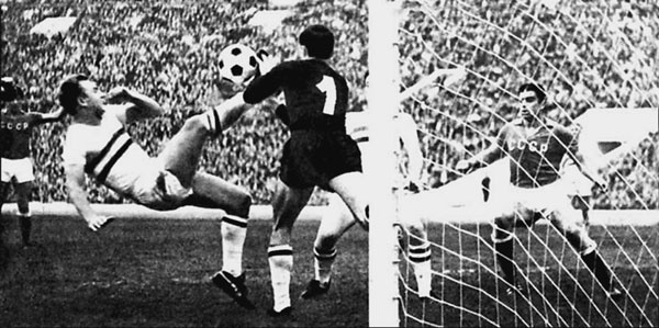 100 великих футбольных матчей