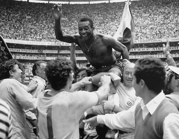 100 великих футбольных матчей