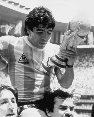 100 великих футбольных матчей