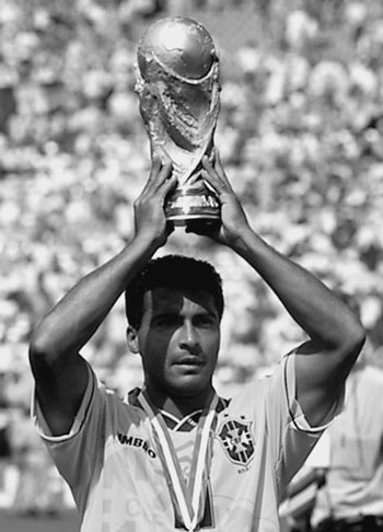 100 великих футбольных матчей