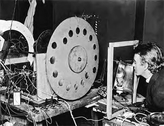 Главный рубильник. Расцвет и гибель информационных империй от радио до интернета