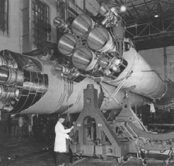 Юрий Гагарин. Человек-легенда Юрий Гагарин. Человек-легенда