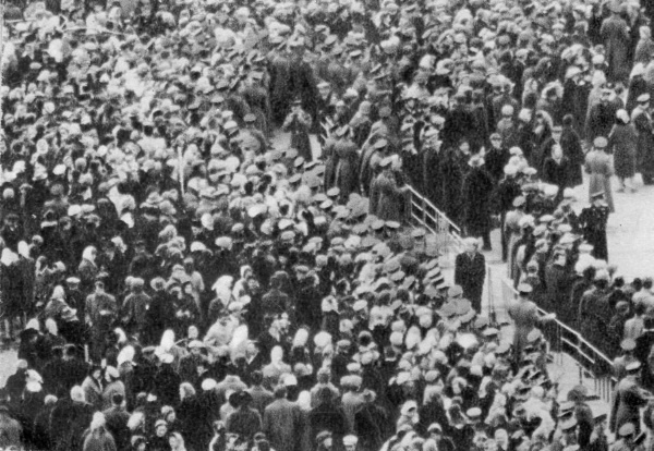 Юрий Гагарин. Человек-легенда Юрий Гагарин. Человек-легенда