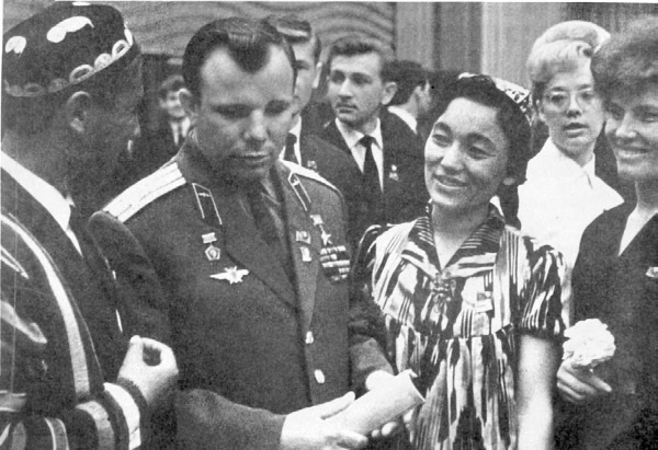 Юрий Гагарин. Человек-легенда Юрий Гагарин. Человек-легенда