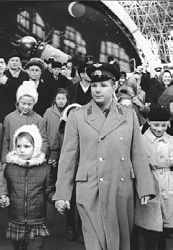 Юрий Гагарин. Человек-легенда Юрий Гагарин. Человек-легенда