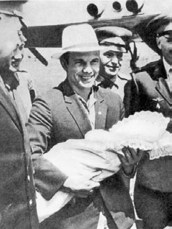 Юрий Гагарин. Человек-легенда Юрий Гагарин. Человек-легенда