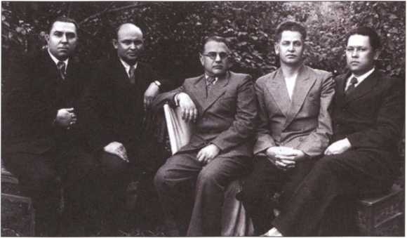 30 лет в ОГПУ-НКВД-МВД. От оперуполномоченного до заместителя министра 30 лет в ОГПУ-НКВД-МВД. От оперуполномоченного до заместителя министра