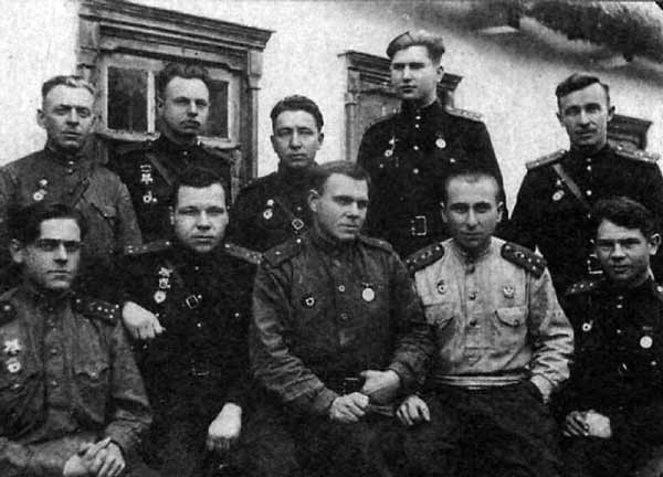 На службе у бога войны. В прицеле черный крест