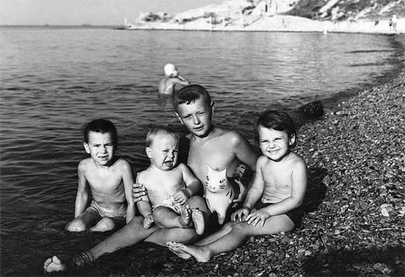 Наша счастливая треклятая жизнь Наша счастливая треклятая жизнь