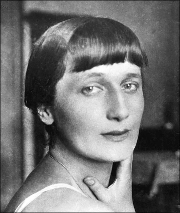 Прекрасные незнакомки. Портреты на фоне эпохи