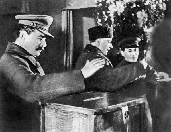 Сталин и Гитлер Сталин и Гитлер