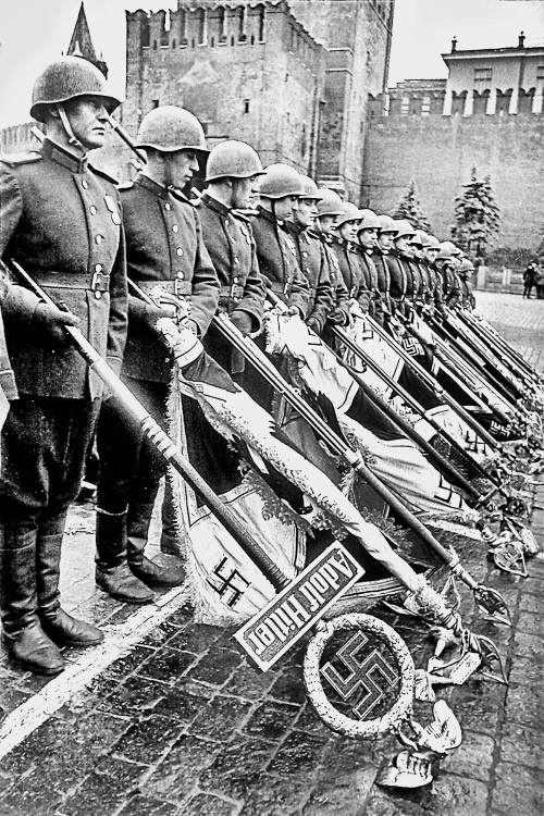 Сталин и Гитлер Сталин и Гитлер