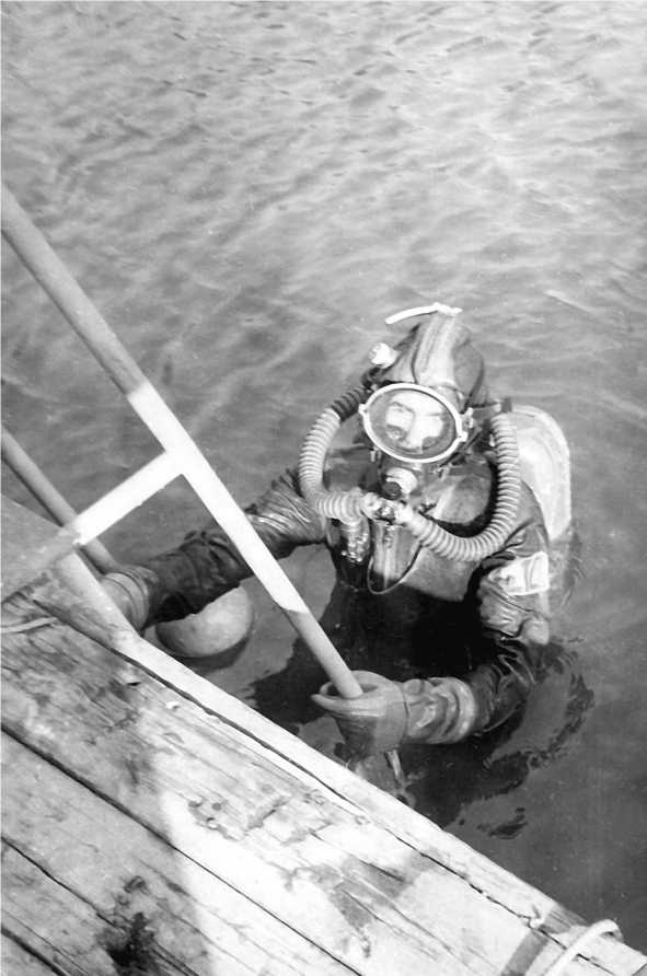 Морские дьяволы. Из жизни водолазов-разведчиков Балтийского флота ВМФ Морские дьяволы. Из жизни водолазов-разведчиков Балтийского флота ВМФ