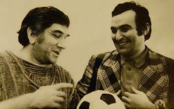 Мяч, пробитый им, и теперь летит над землей. Древо памяти Валентина Бубукина Мяч, пробитый им, и теперь летит над землей. Древо памяти Валентина Бубукина