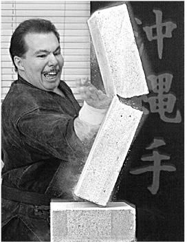 Энциклопедия каратэ. История и философия, теория и практика, педагогические принципы и методики обучения Энциклопедия каратэ. История и философия, теория и практика, педагогические принципы и методики обучения