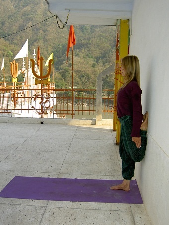 Практика хатха-йоги. Ученик перед стеной