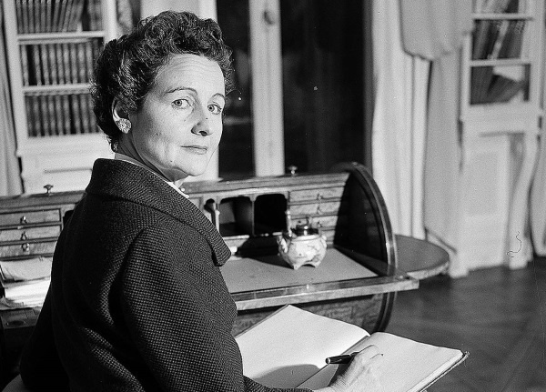 Представьте 6 девочек Представьте 6 девочек