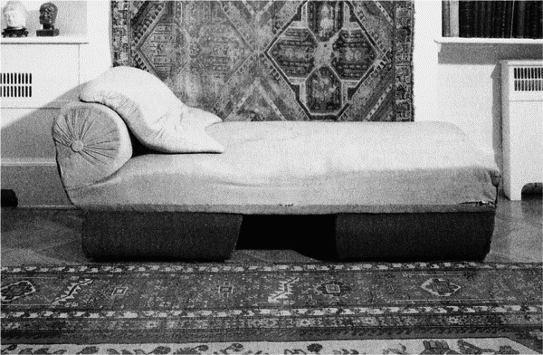 Искусство лежать. Руководство по горизонтальному образу жизни Искусство лежать. Руководство по горизонтальному образу жизни