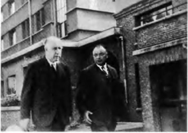 История лазера